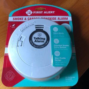 First Alert Smoke & Carbon Monoxide Talking Alarm 1039787 NEW